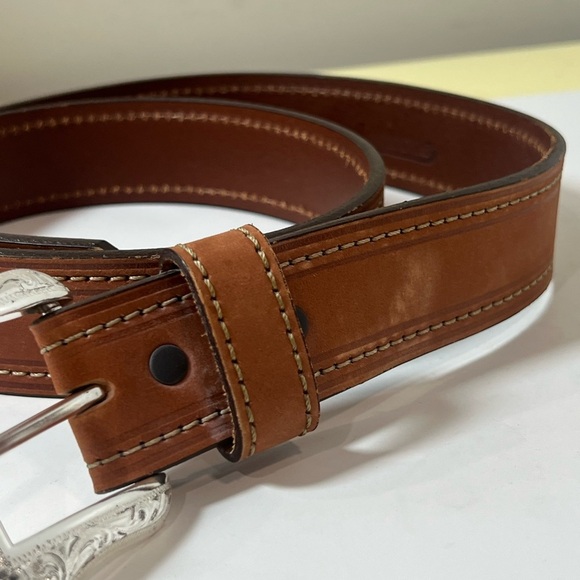 Like New Lyntone Made in USA Genuine Leather Brown Western Belt Silver Buckle - Picture 6 of 11